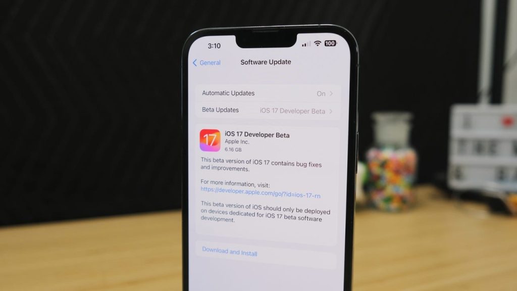 iOS 17 şarj hızlı bitiyor: iPhone’un şarjını uzatacak en iyi çözümler 1.Resim