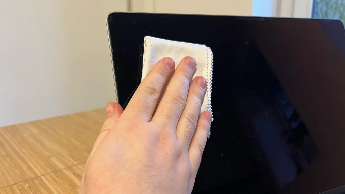 macbook-ekranı-nasıl-temizlenir